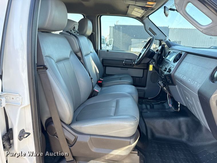 image for item EG5747 2011 Ford F550 Super Duty Crew Cab flatbed pickup truck