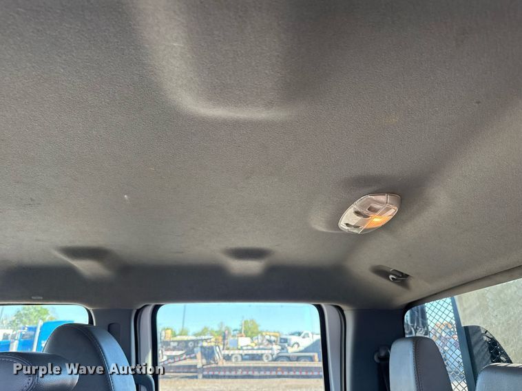 image for item EG5747 2011 Ford F550 Super Duty Crew Cab flatbed pickup truck