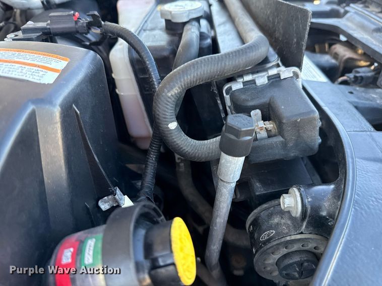 image for item EG5747 2011 Ford F550 Super Duty Crew Cab flatbed pickup truck