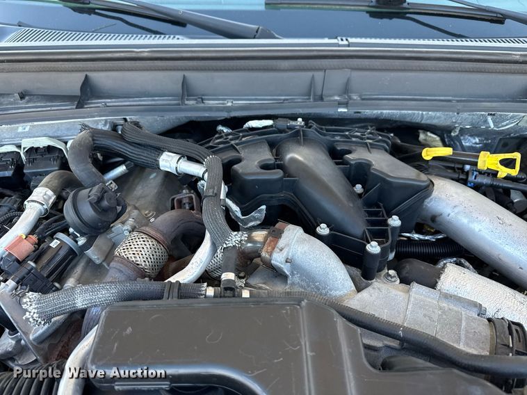 image for item EG5747 2011 Ford F550 Super Duty Crew Cab flatbed pickup truck