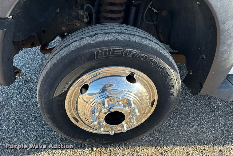 image for item EG5747 2011 Ford F550 Super Duty Crew Cab flatbed pickup truck