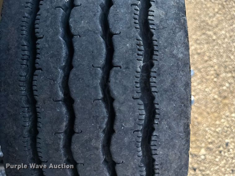 image for item EG5747 2011 Ford F550 Super Duty Crew Cab flatbed pickup truck