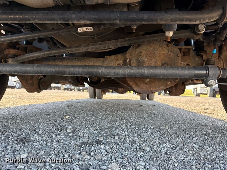 image for item EG5747 2011 Ford F550 Super Duty Crew Cab flatbed pickup truck