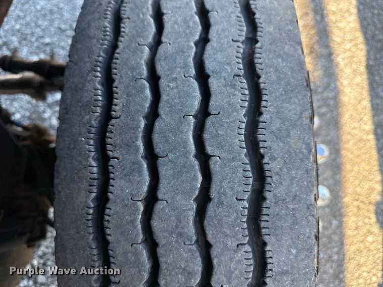 image for item EG5747 2011 Ford F550 Super Duty Crew Cab flatbed pickup truck