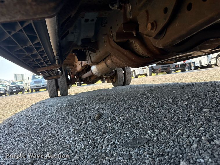 image for item EG5747 2011 Ford F550 Super Duty Crew Cab flatbed pickup truck