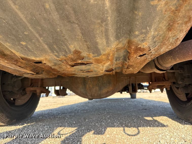 image for item EG5747 2011 Ford F550 Super Duty Crew Cab flatbed pickup truck