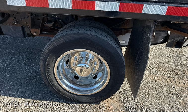 image for item EG5747 2011 Ford F550 Super Duty Crew Cab flatbed pickup truck