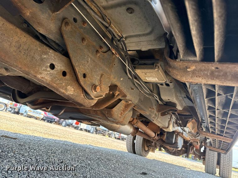 image for item EG5747 2011 Ford F550 Super Duty Crew Cab flatbed pickup truck