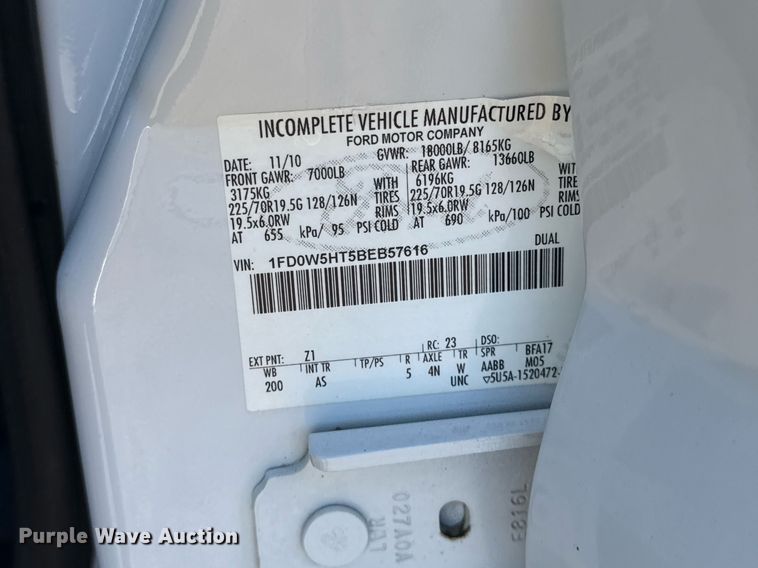 image for item EG5747 2011 Ford F550 Super Duty Crew Cab flatbed pickup truck