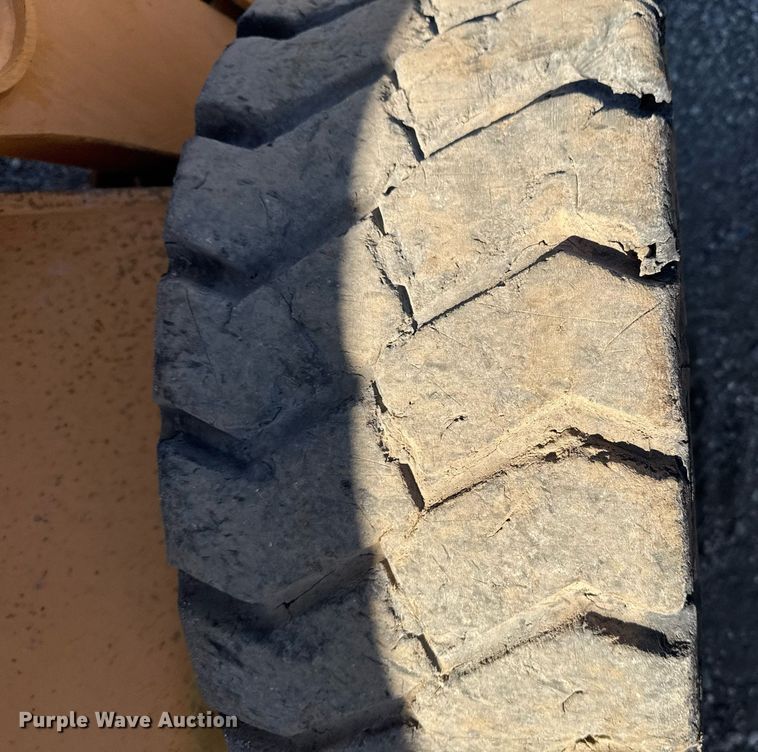 image for item EG5752 2004 Case 95XT skid steer loader