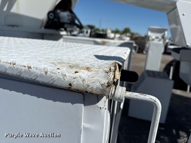 image for item EG5753 2009 Freightliner Business Class M2 bucket truck