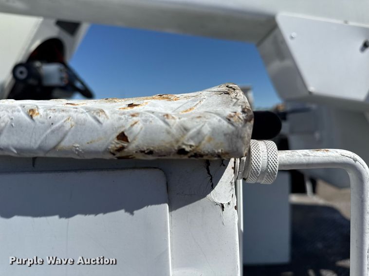 image for item EG5753 2009 Freightliner Business Class M2 bucket truck