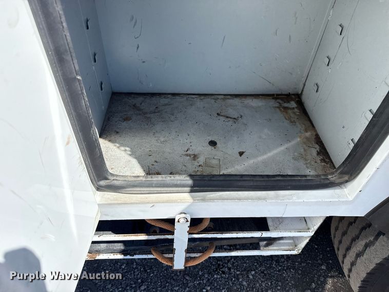 image for item EG5753 2009 Freightliner Business Class M2 bucket truck