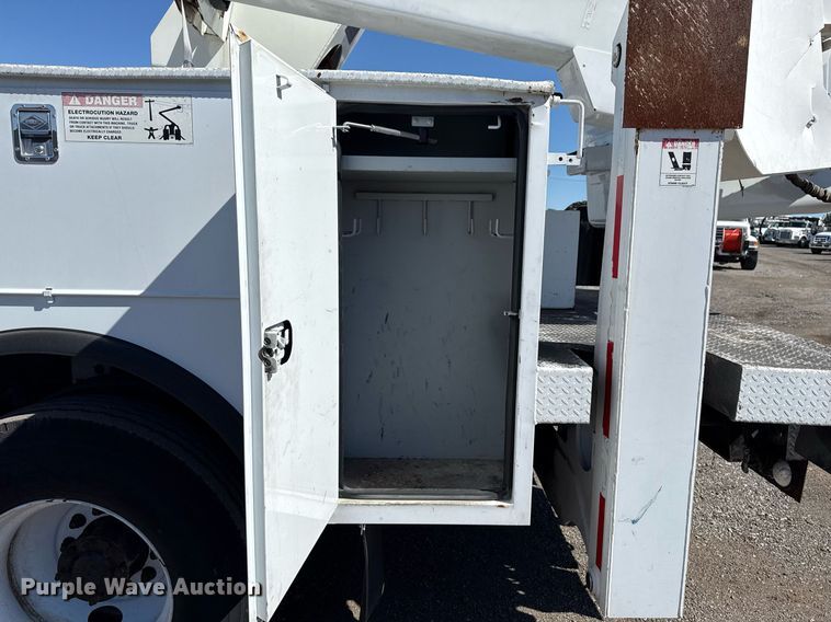 image for item EG5753 2009 Freightliner Business Class M2 bucket truck