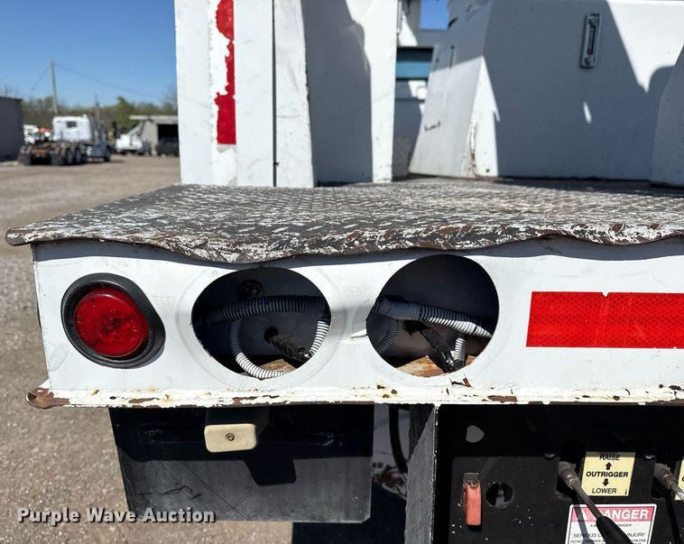 image for item EG5753 2009 Freightliner Business Class M2 bucket truck