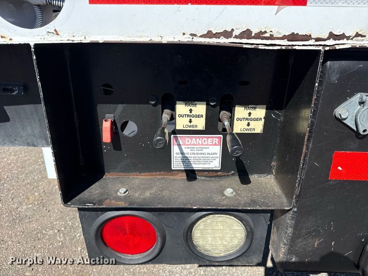 image for item EG5753 2009 Freightliner Business Class M2 bucket truck