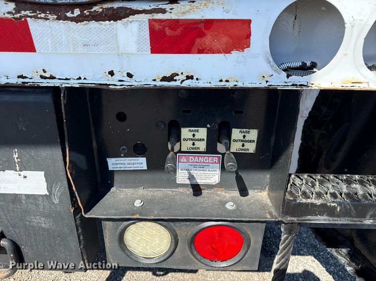 image for item EG5753 2009 Freightliner Business Class M2 bucket truck