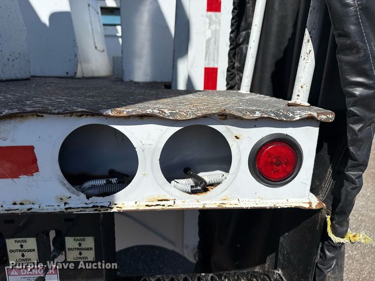 image for item EG5753 2009 Freightliner Business Class M2 bucket truck