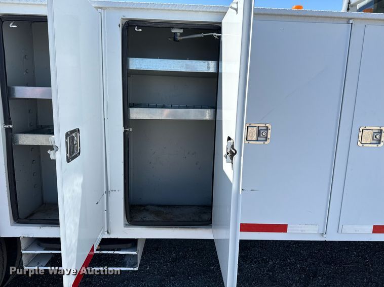 image for item EG5753 2009 Freightliner Business Class M2 bucket truck