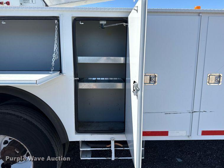 image for item EG5753 2009 Freightliner Business Class M2 bucket truck