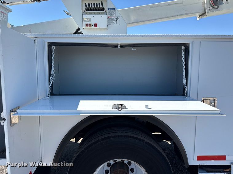 image for item EG5753 2009 Freightliner Business Class M2 bucket truck