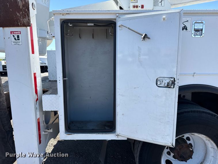 image for item EG5753 2009 Freightliner Business Class M2 bucket truck