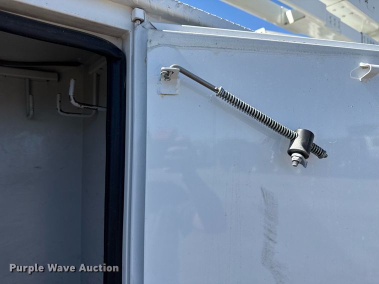 image for item EG5753 2009 Freightliner Business Class M2 bucket truck