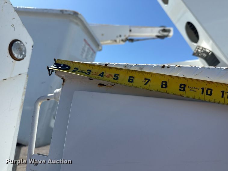 image for item EG5753 2009 Freightliner Business Class M2 bucket truck