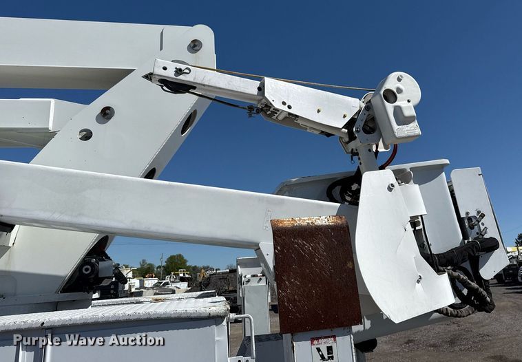 image for item EG5753 2009 Freightliner Business Class M2 bucket truck