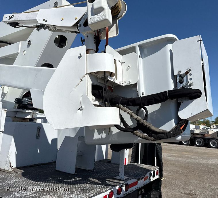 image for item EG5753 2009 Freightliner Business Class M2 bucket truck