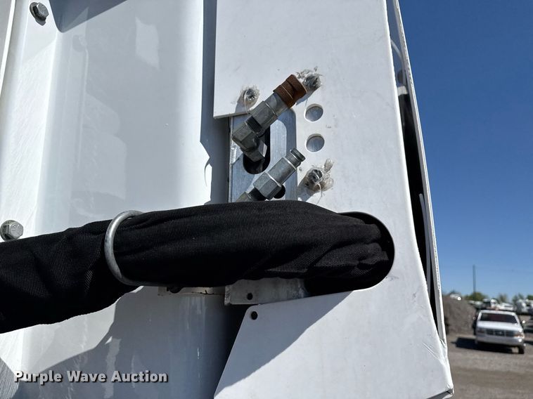 image for item EG5753 2009 Freightliner Business Class M2 bucket truck