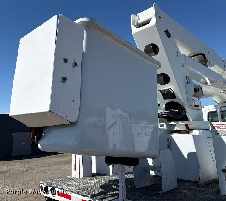 image for item EG5753 2009 Freightliner Business Class M2 bucket truck