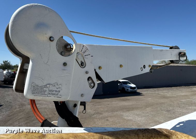 image for item EG5753 2009 Freightliner Business Class M2 bucket truck