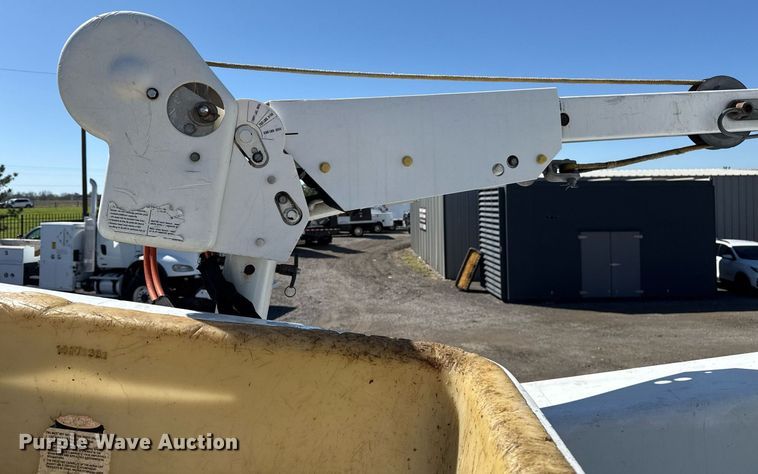 image for item EG5753 2009 Freightliner Business Class M2 bucket truck