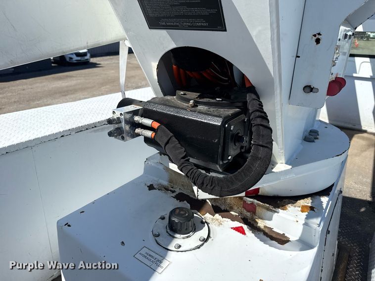 image for item EG5753 2009 Freightliner Business Class M2 bucket truck