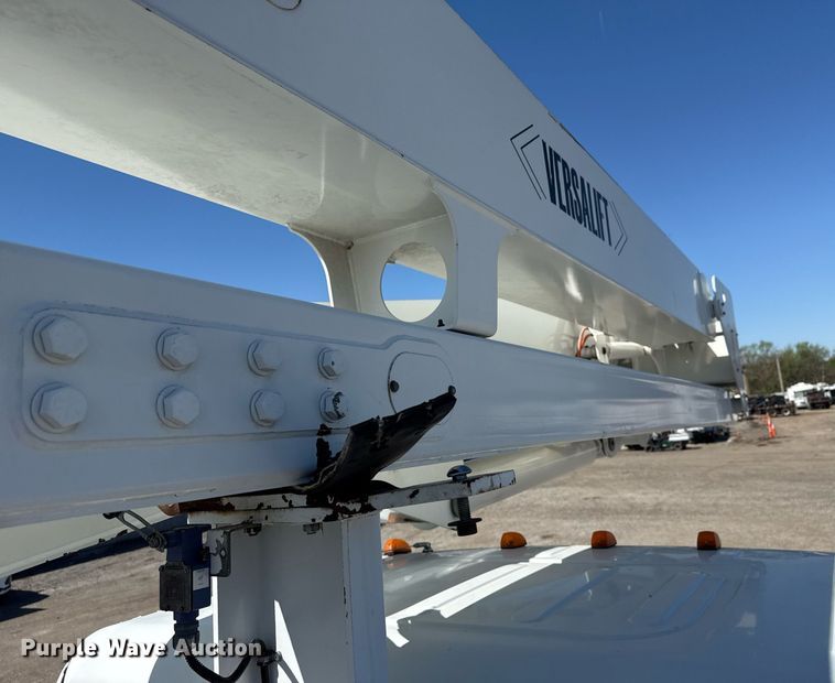 image for item EG5753 2009 Freightliner Business Class M2 bucket truck