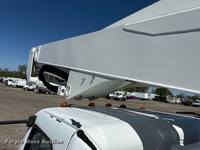 image for item EG5753 2009 Freightliner Business Class M2 bucket truck