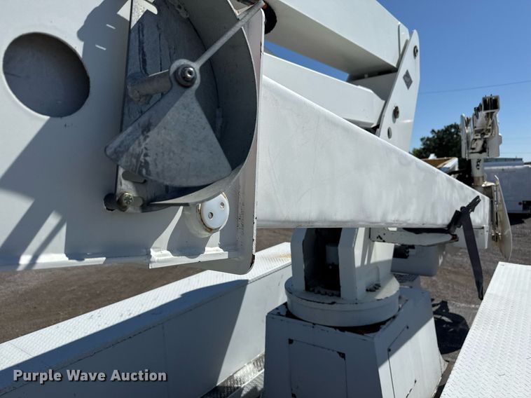 image for item EG5753 2009 Freightliner Business Class M2 bucket truck