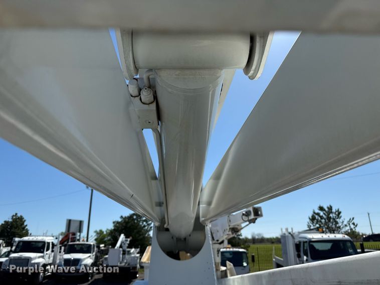 image for item EG5753 2009 Freightliner Business Class M2 bucket truck