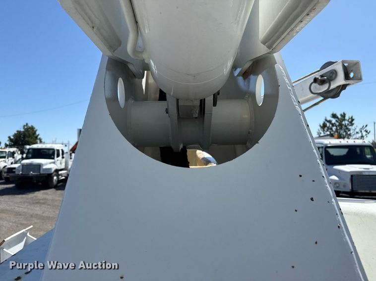 image for item EG5753 2009 Freightliner Business Class M2 bucket truck