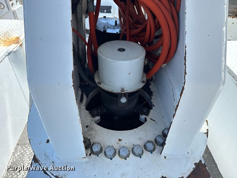 image for item EG5753 2009 Freightliner Business Class M2 bucket truck