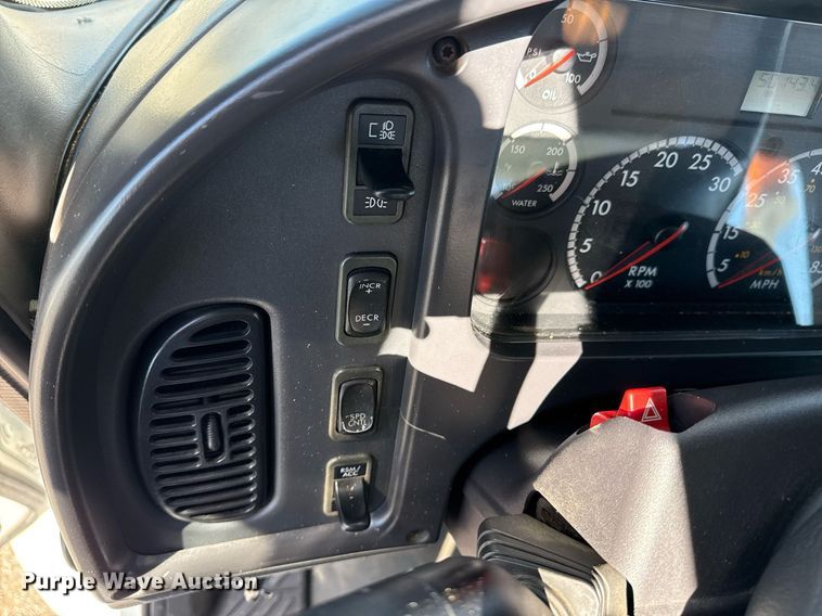 image for item EG5753 2009 Freightliner Business Class M2 bucket truck