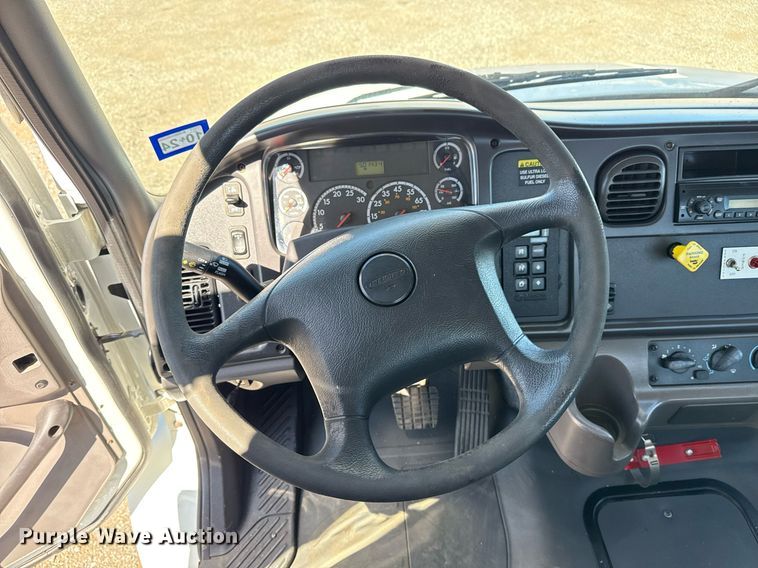 image for item EG5753 2009 Freightliner Business Class M2 bucket truck