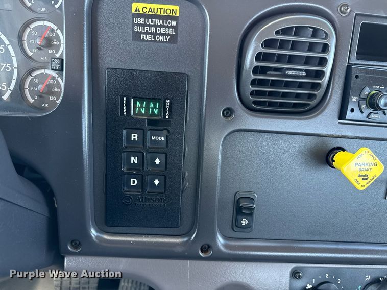 image for item EG5753 2009 Freightliner Business Class M2 bucket truck