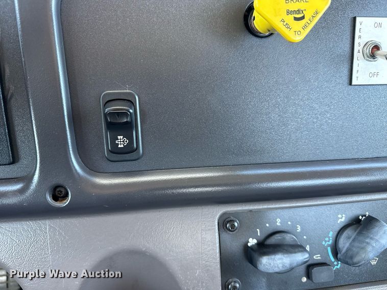 image for item EG5753 2009 Freightliner Business Class M2 bucket truck