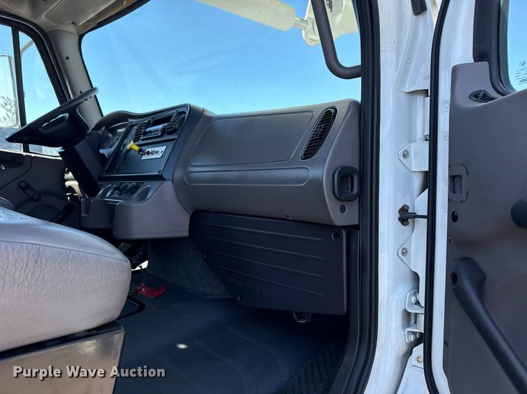 image for item EG5753 2009 Freightliner Business Class M2 bucket truck
