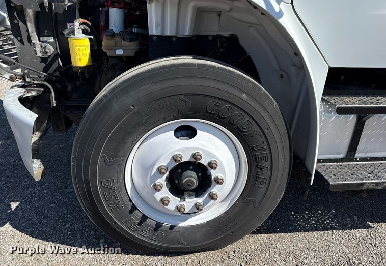 image for item EG5753 2009 Freightliner Business Class M2 bucket truck