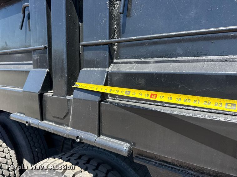 image for item EG5755 2008 Freightliner FLD120 dump truck