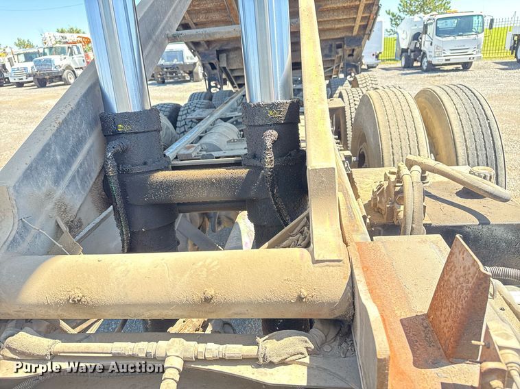 image for item EG5755 2008 Freightliner FLD120 dump truck