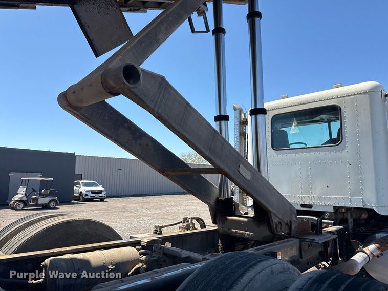 image for item EG5755 2008 Freightliner FLD120 dump truck